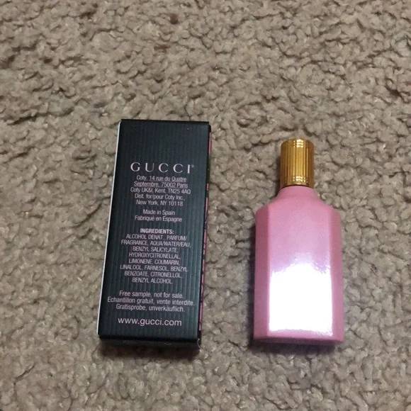 Gucci Flora Satin Pouch & Perfume Gift Set - Picture 2 of 9